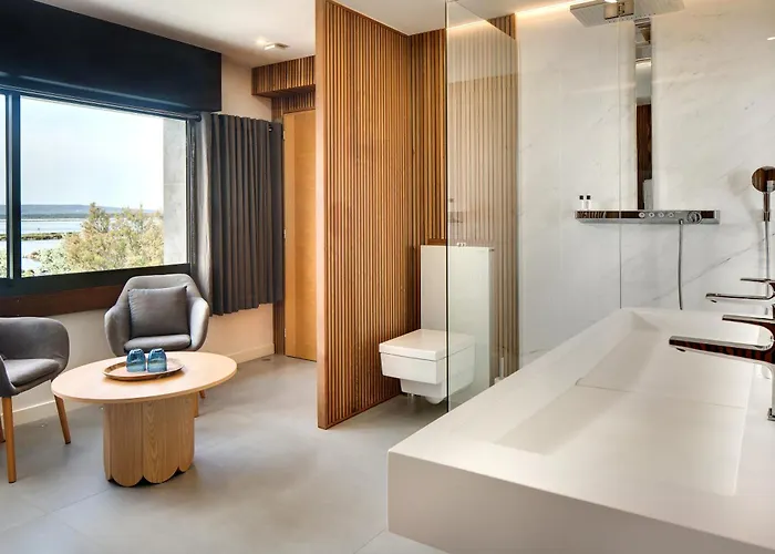 Miramar Oda ve Kahvaltı 5*